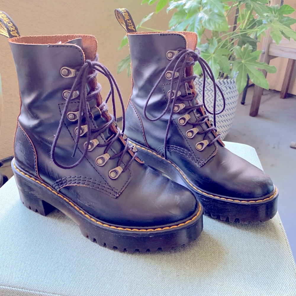 Doc Martens Leona Heeled Boot Sz 6